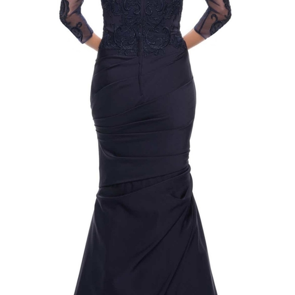 La femme NWT Gathered Mermaid Satin Gown size 6 - Picture 2 of 8